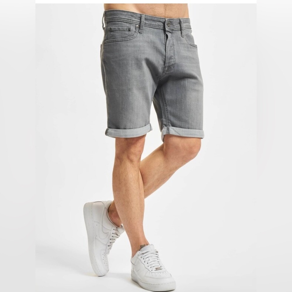 Jack & Jones® | RICK 380
REGULAR FIT DENIM SHORTS-Gray-distressed-Like new!Sz 30